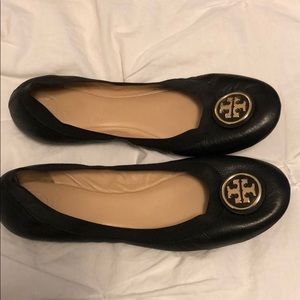Tory Burch black flats w gold logo 10